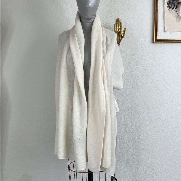 Lisa Yang Oslo Cashmere Scarf - Picture 3 of 8